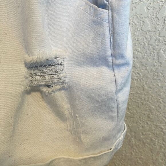 Wax Jean- Junior’s White Shorts Overalls w/ Distressing, Size L - Picture 7 of 10